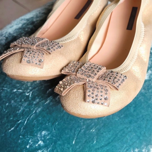 Stuart Weitzsman: Fanny Stardust Rhinestone & gold ballet flats. Holiday. - Picture 6 of 9